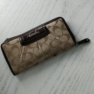 Coach Zippy Wallet